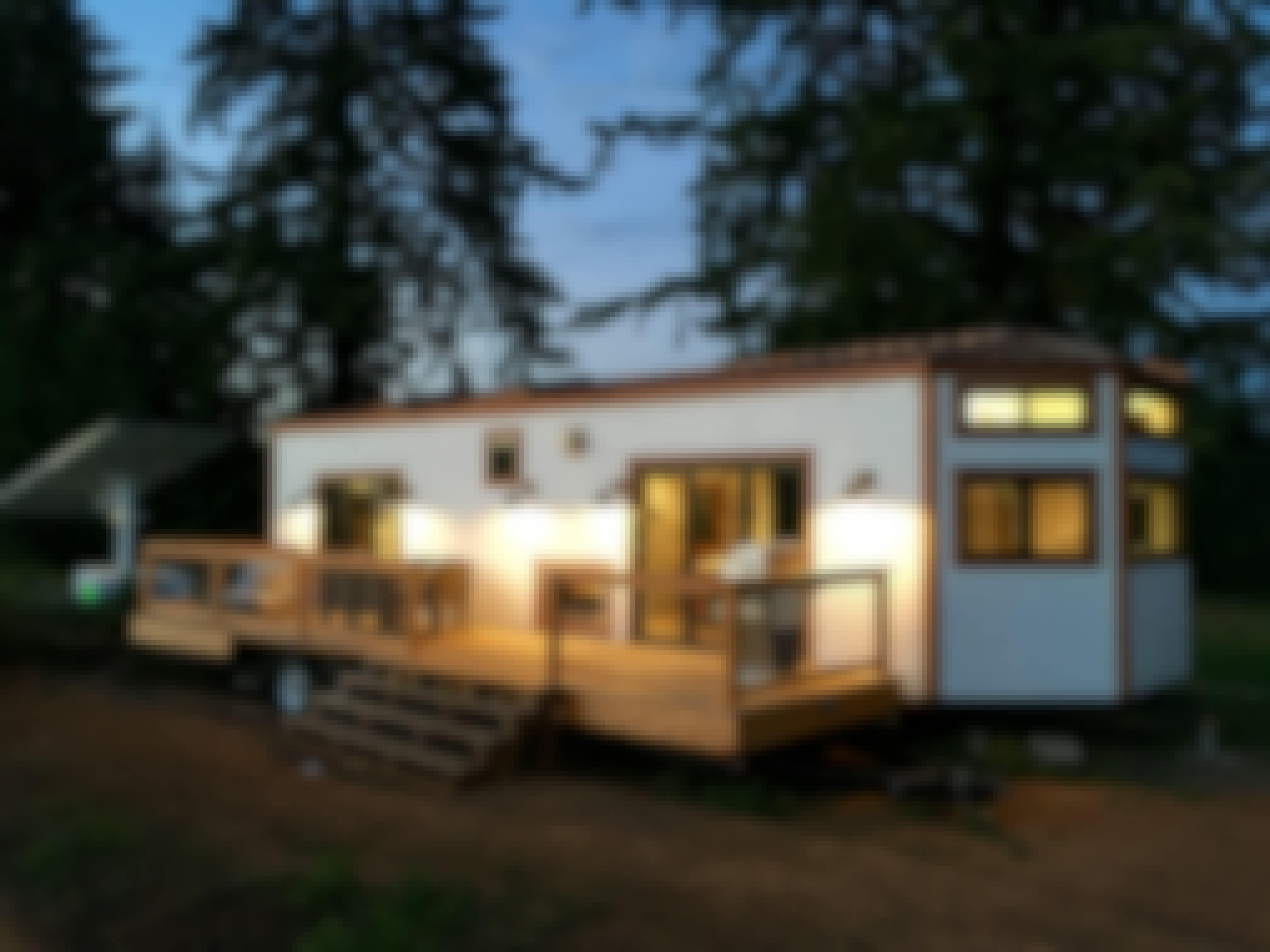 A Terrifically Tiny House in Maui (+ 6 Tiny Houses with Glass Walls to